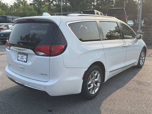 Used 2019 Chrysler Pacifica Limited FWD image 8