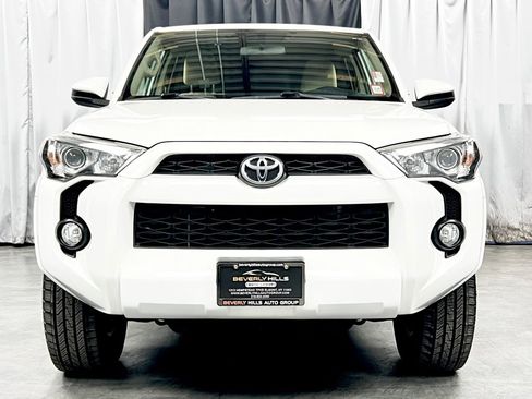 Used 2017 Toyota 4Runner SR5 image 2