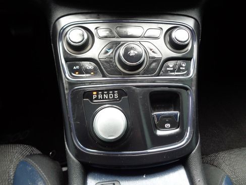 Used 2015 Chrysler 200 S image 22