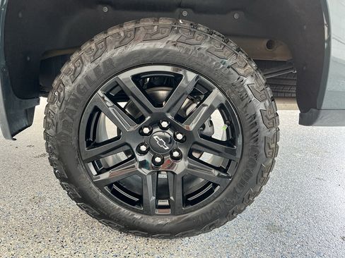 Used 2025 Chevrolet Silverado 1500 LT Trail Boss w/ Convenience Package II AWD/4WD image 35