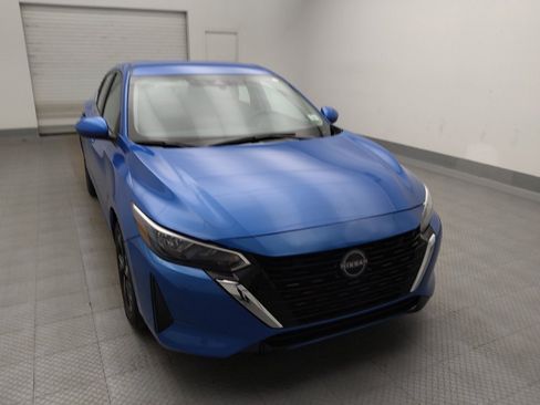 Used 2025 Nissan Sentra SV FWD image 14