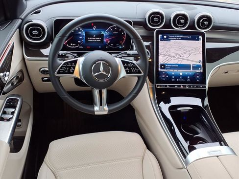 Used 2024 Mercedes-Benz GLC 300 4MATIC image 4