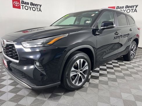 Certified 2023 Toyota Highlander XLE image 22