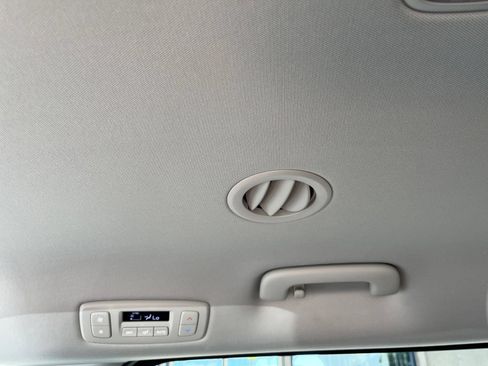 Used 2026 Kia Carnival FWD image 24