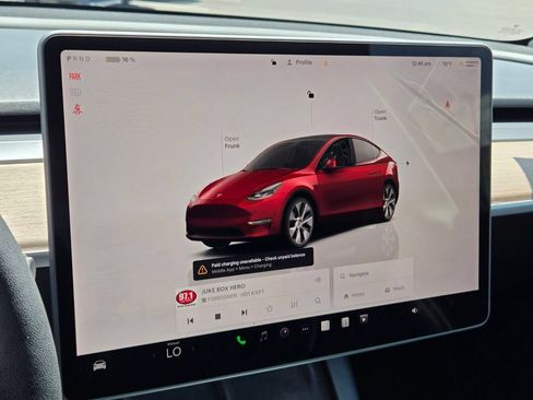 Used 2022 Tesla Model Y Long Range AWD/4WD image 25