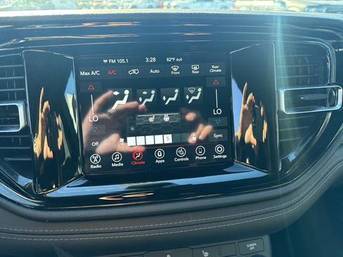 Certified 2024 Dodge Durango SXT w/ 3rd Row Seating Group image 20