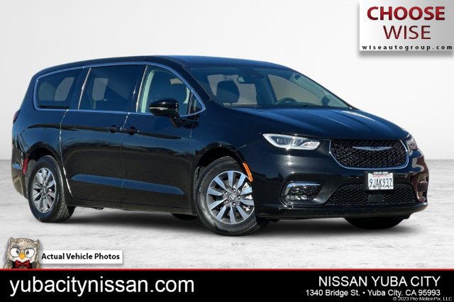 Used 2024 Chrysler Pacifica Limited FWD image 1