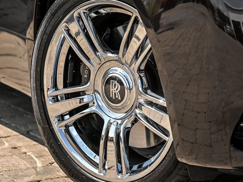 Used 2016 Rolls-Royce Wraith RWD image 3