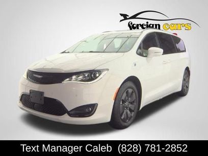 Used 2020 Chrysler Pacifica Limited w/ Quick Oder Package 2EV RED-S