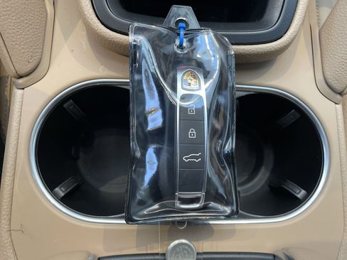 Used 2022 Porsche Cayenne E-Hybrid image 38