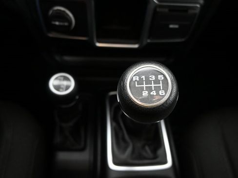 Used 2020 Jeep Wrangler Sport image 31