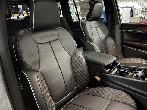 New 2025 Jeep Grand Cherokee Summit image 13