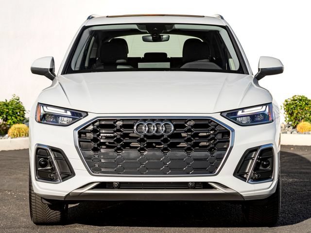 Used 2023 Audi Q5 2.0T Premium w/ Convenience Package AWD/4WD image 3