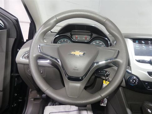 Used 2018 Chevrolet Cruze LS FWD image 29