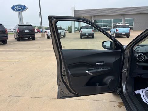Used 2024 Nissan Kicks SV FWD image 9