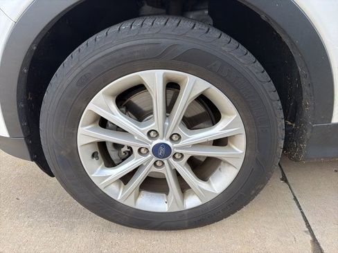 Used 2018 Ford Escape SEL image 2