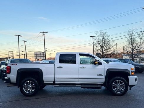 Used 2019 Chevrolet Silverado 2500 High Country w/ Duramax Plus Package image 5
