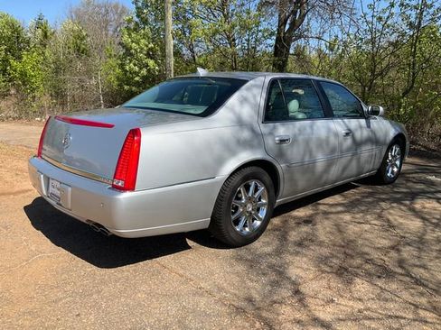 Used 2011 Cadillac DTS Luxury FWD image 24