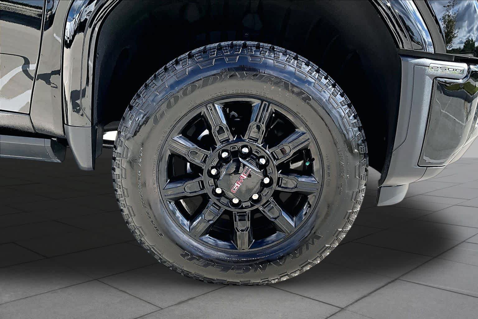 Used 2026 GMC Sierra 2500 AT4 w/ AT4 Premium Plus Package AWD/4WD image 11