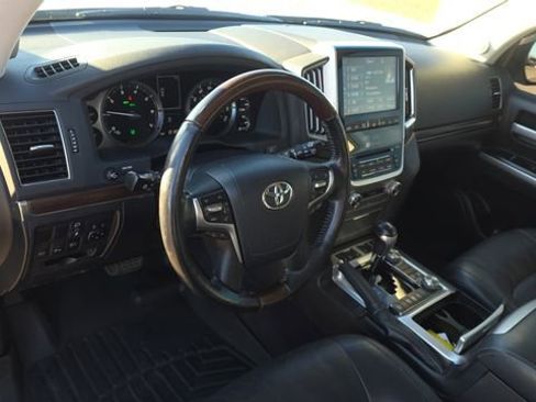 Used 2018 Toyota Land Cruiser image 12
