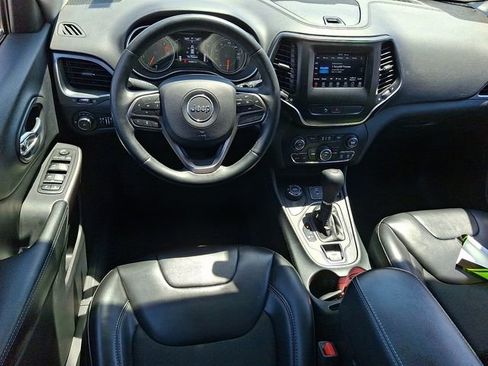 Used 2019 Jeep Cherokee Latitude Plus w/ Cold Weather Group AWD/4WD image 11