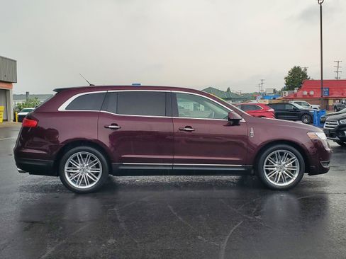 Used 2019 Lincoln MKT AWD image 5