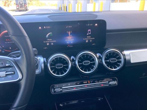 Used 2023 Mercedes-Benz GLB 250 image 7