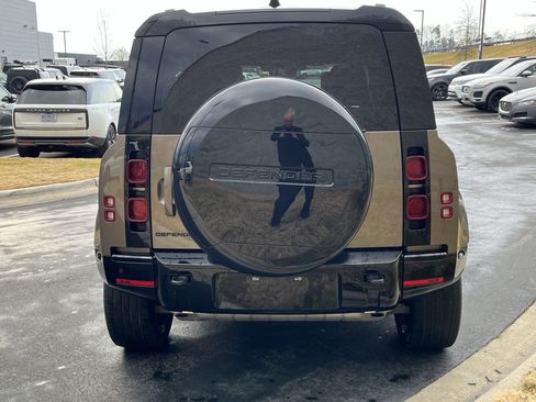 Certified 2024 Land Rover Defender 110 X-Dynamic SE image 6