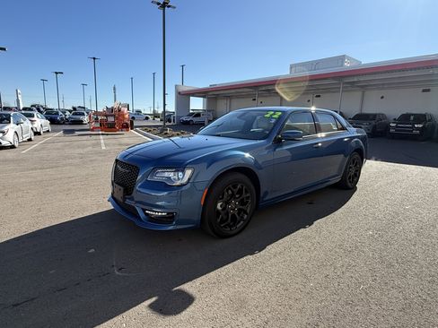 Used 2022 Chrysler 300 Touring L w/ Comfort Group image 26