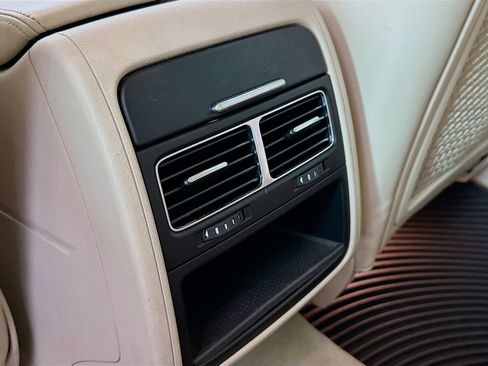 Used 2013 Volkswagen Touareg TDI image 27