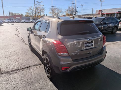 Used 2022 Chevrolet Trax LT w/ Sport Edition image 8