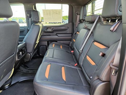 Used 2024 GMC Sierra 1500 AT4 w/ AT4 Preferred Package AWD/4WD image 28
