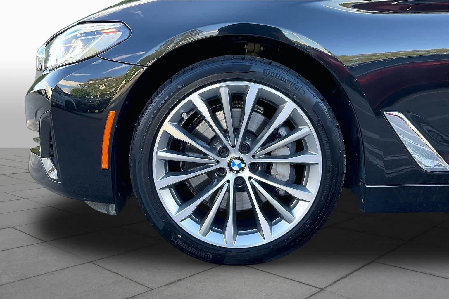 Used 2023 BMW 530i xDrive w/ Premium Package AWD/4WD image 10