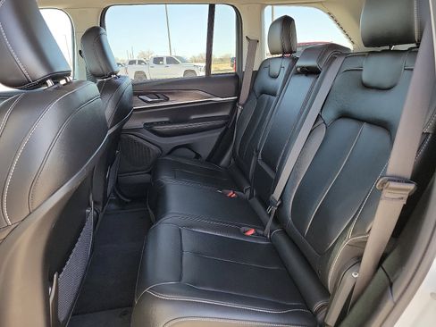 Used 2024 Jeep Grand Cherokee Limited image 8