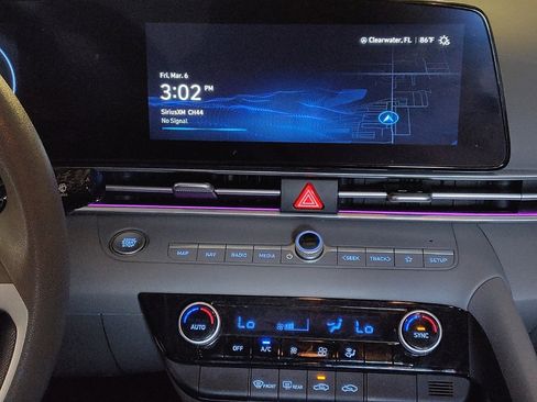 Used 2024 Hyundai Elantra SEL image 25