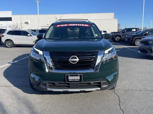 Used 2023 Nissan Pathfinder Platinum image 2