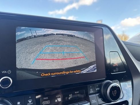 Used 2024 Toyota Highlander XLE image 15
