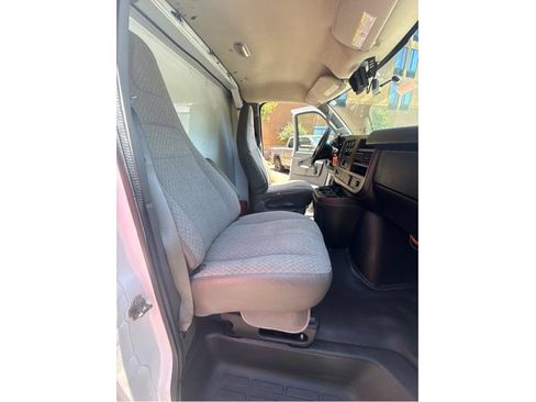 Used 2016 Chevrolet Express 3500 w/ Chrome Appearance Package RWD image 18