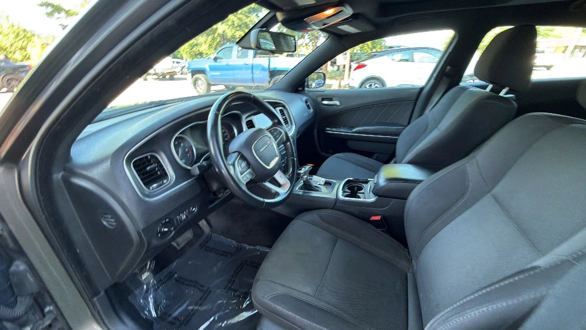 Used 2015 Dodge Charger SXT RWD image 16