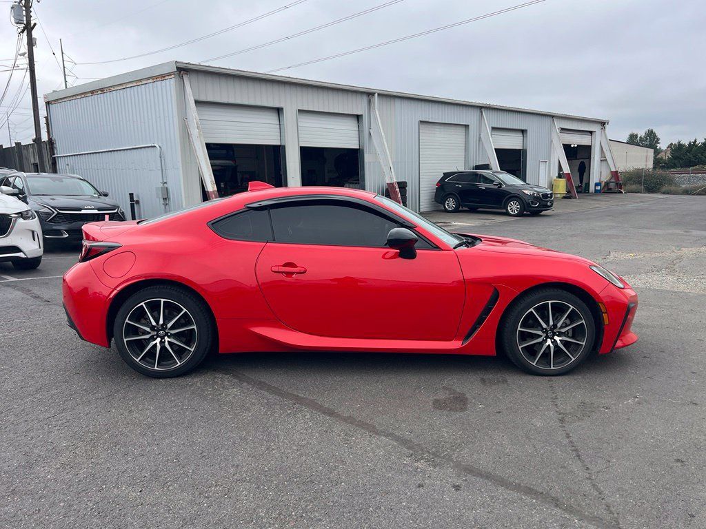 Used 2023 Toyota GR86 w/ ALL Weather Mat Package (TMS) RWD image 4