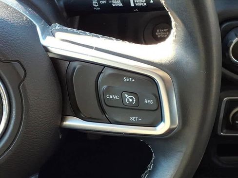 Used 2018 Jeep Wrangler Unlimited Sahara image 18