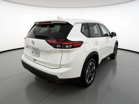 Used 2025 Nissan Rogue SV image 9