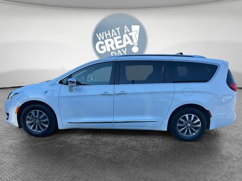 Certified 2020 Chrysler Pacifica Limited w/ Advanced Safetytec Group FWD image 7