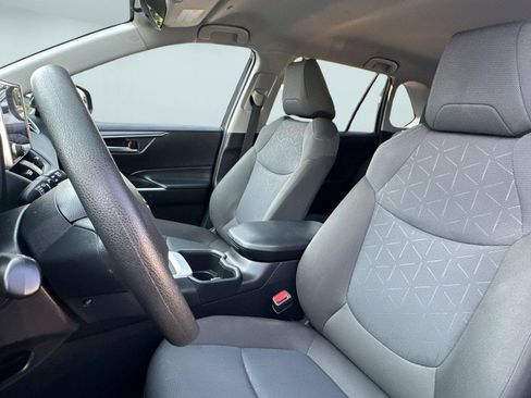 Used 2025 Toyota RAV4 XLE AWD/4WD image 5
