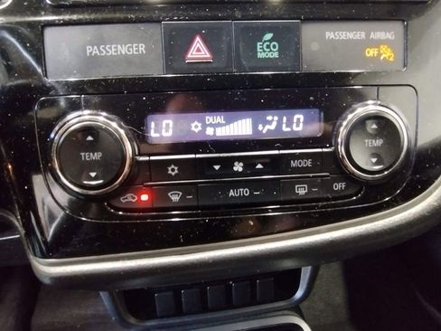 Used 2018 Mitsubishi Outlander ES AWD/4WD image 33