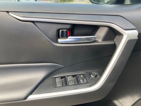Used 2022 Toyota RAV4 XLE w/ Convenience Package FWD image 13