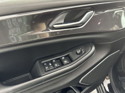 Used 2022 Jeep Grand Cherokee Altitude RWD image 13