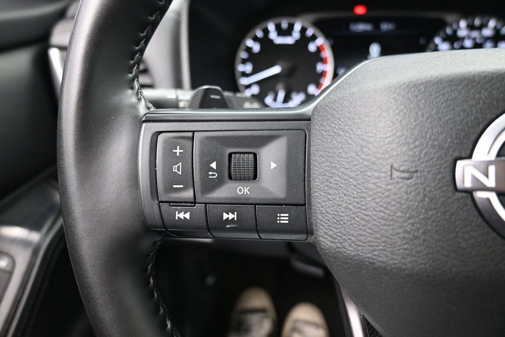 Used 2025 Nissan Rogue SV AWD/4WD image 12