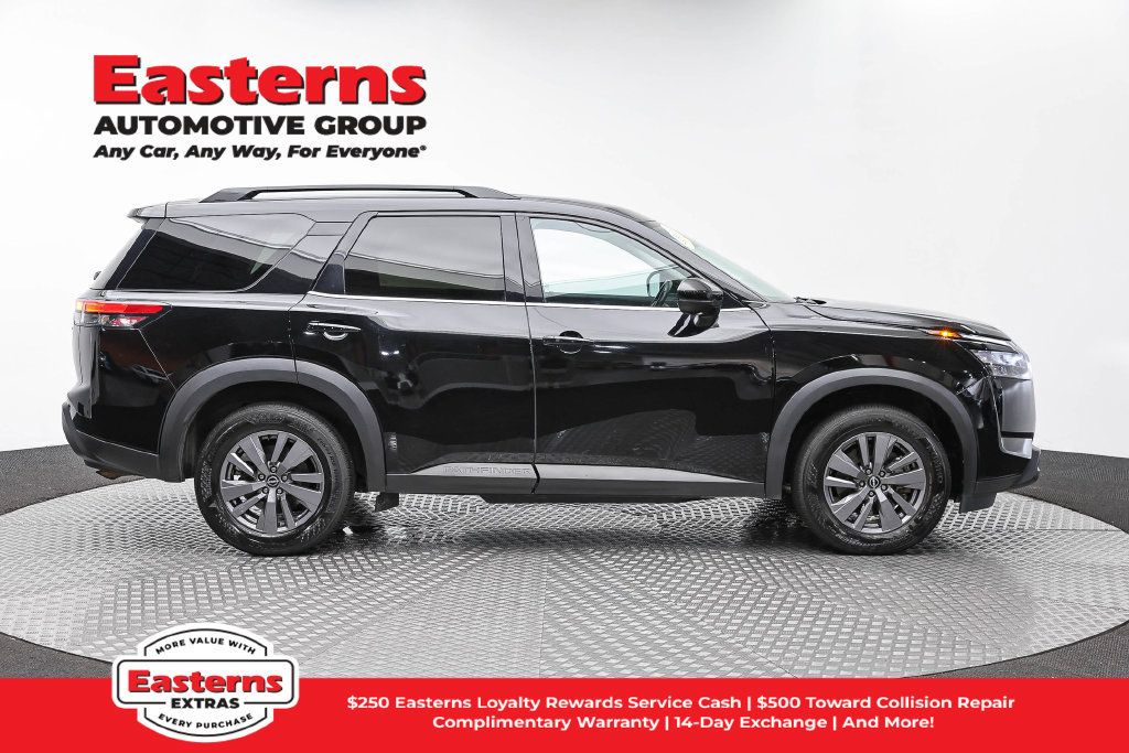 Used 2024 Nissan Pathfinder SV FWD image 5