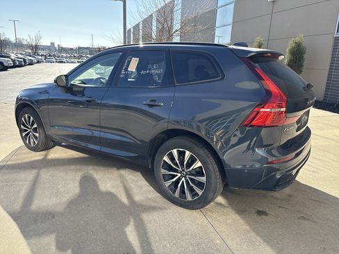 Used 2025 Volvo XC60 B5 Plus image 8
